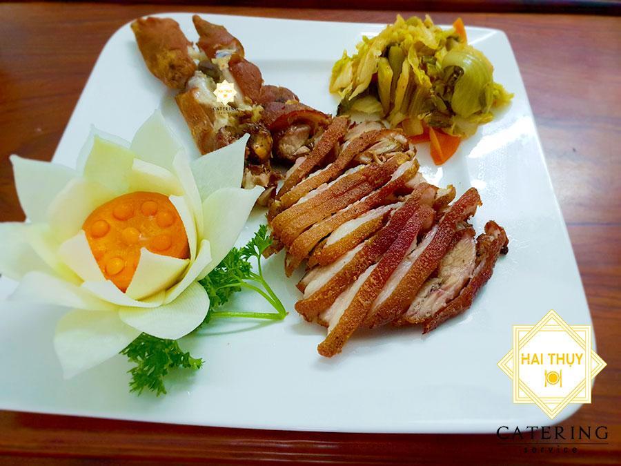 Hương vị mới lạ với giò heo muối kiểu Đức