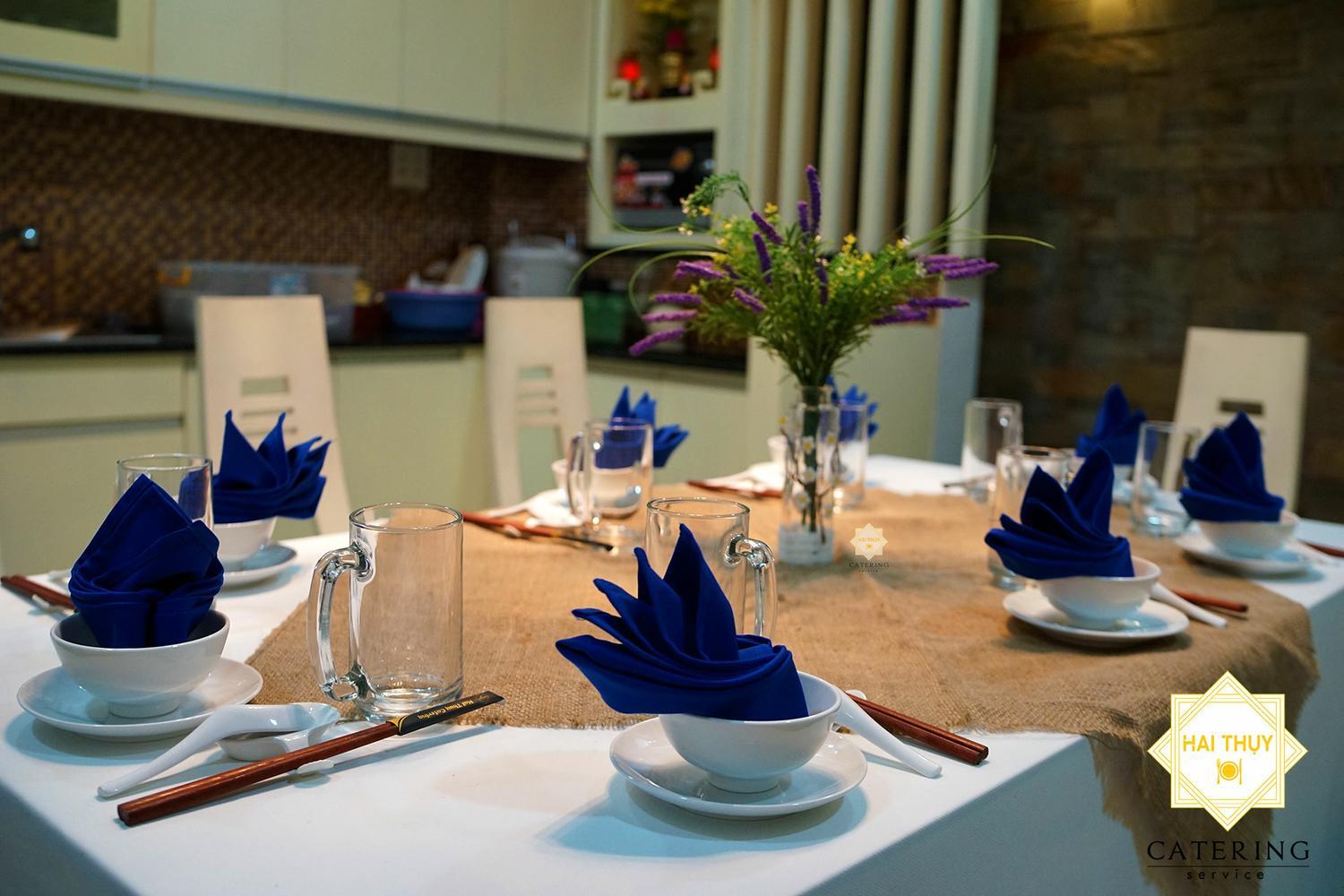 Không gian ấm cúng của buổi tiệc tại nhà