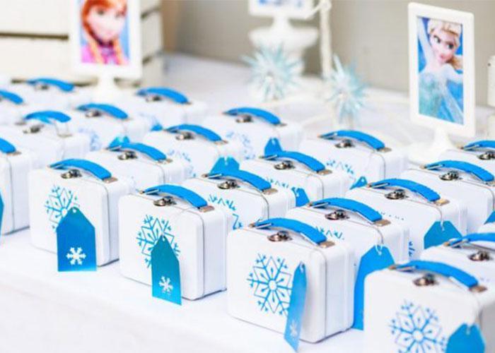 Mang “nữ hoàng băng giá Elsa” về cho bé yêu khi tổ chức tiệc đầy tháng