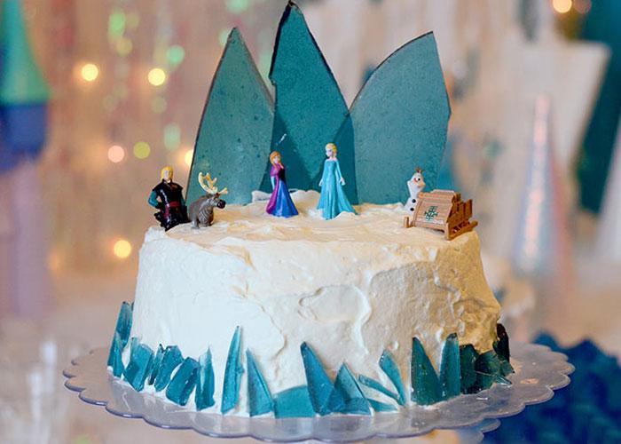 Mang “nữ hoàng băng giá Elsa” về cho bé yêu khi tổ chức tiệc đầy tháng